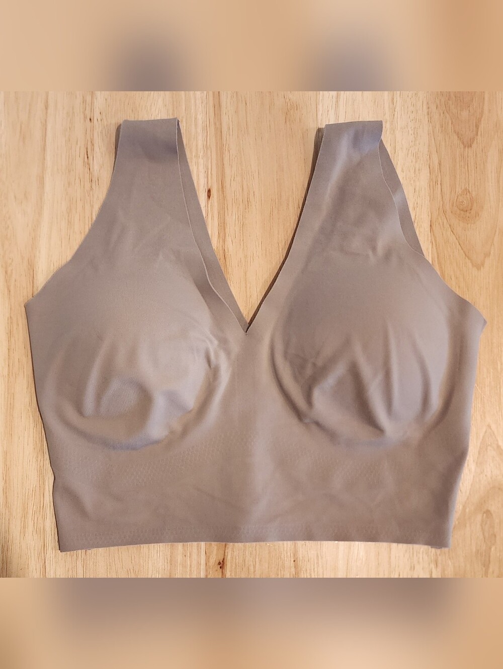 True & Co V Neck Bra Soft No Wire Stretchy Seamless Small 32-34A/D Used Once